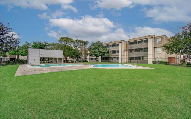 3015 Walnut Bend Lane 24, Houston, TX 77042