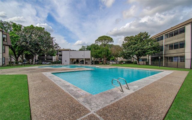 3015 Walnut Bend Lane 24, Houston, TX 77042