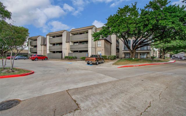 3015 Walnut Bend Lane 24, Houston, TX 77042