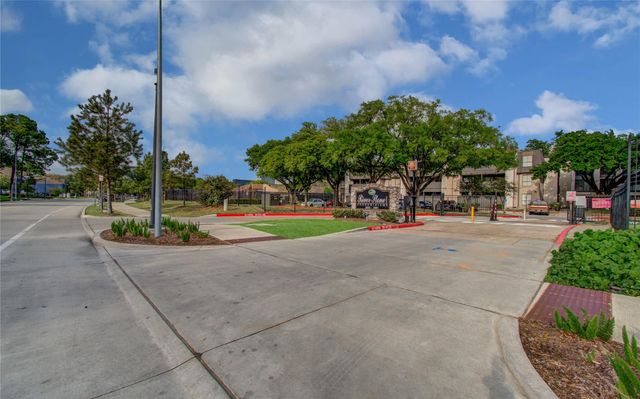 3015 Walnut Bend Lane 24, Houston, TX 77042