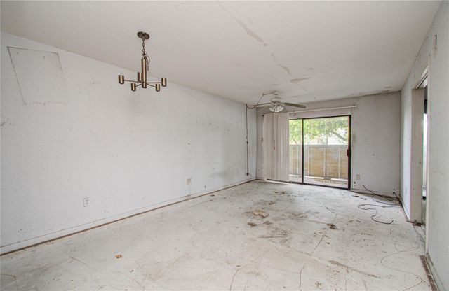 3015 Walnut Bend Lane 24, Houston, TX 77042