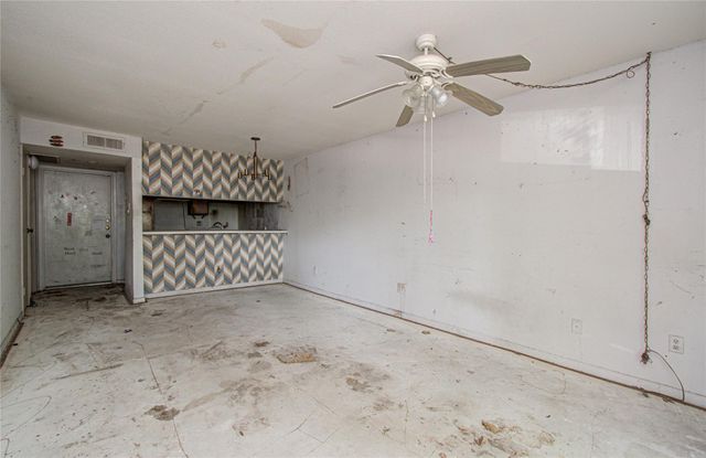 3015 Walnut Bend Lane 24, Houston, TX 77042