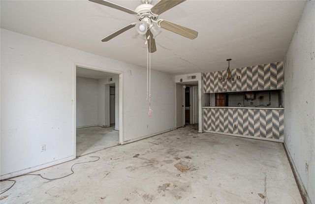 3015 Walnut Bend Lane 24, Houston, TX 77042