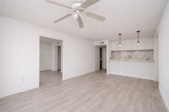 3015 Walnut Bend Lane 24, Houston, TX 77042