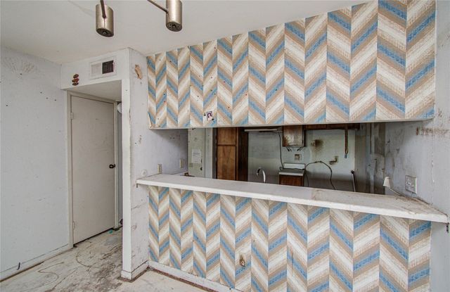 3015 Walnut Bend Lane 24, Houston, TX 77042