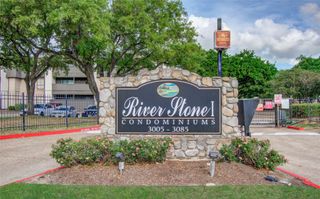 3015 Walnut Bend Lane 24, Houston, TX 77042