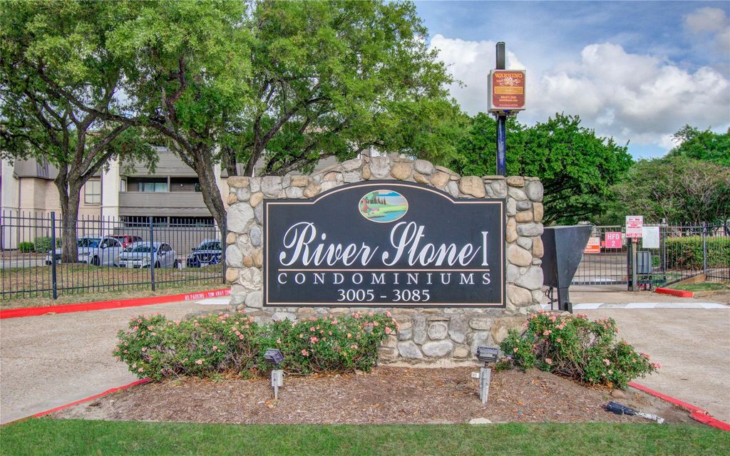 3015 Walnut Bend Lane 24, Houston, TX 77042