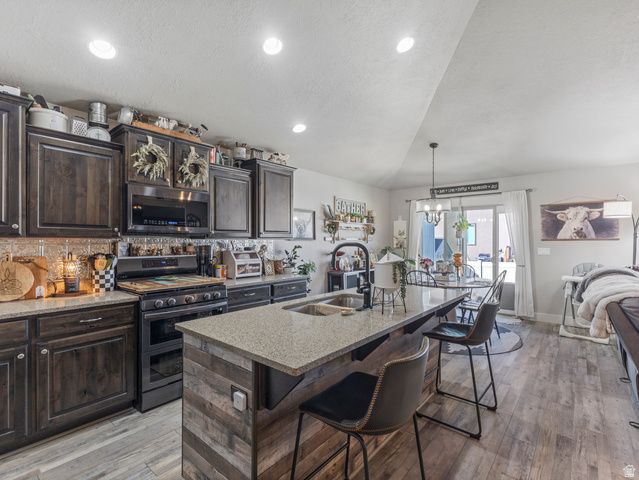 7787 N SECRETARIAT RD, Eagle Mountain, UT 84005