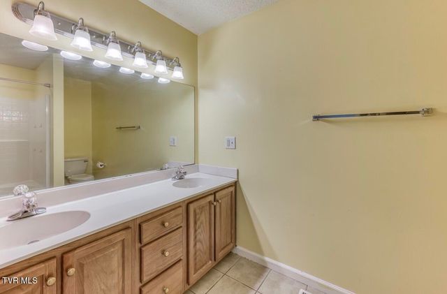 183 Royal Oaks Drive, Jonesborough, TN 37659