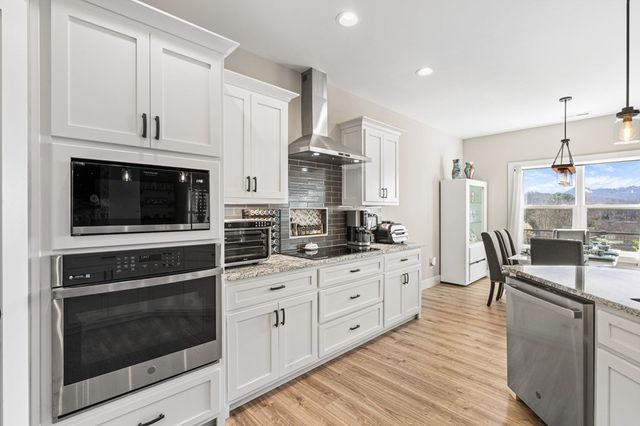 193 Mountain Harbour Drive, Hayesville, NC 28904