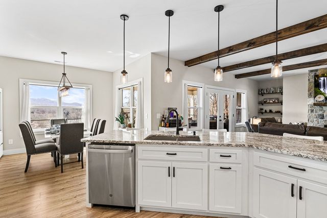 193 Mountain Harbour Drive, Hayesville, NC 28904