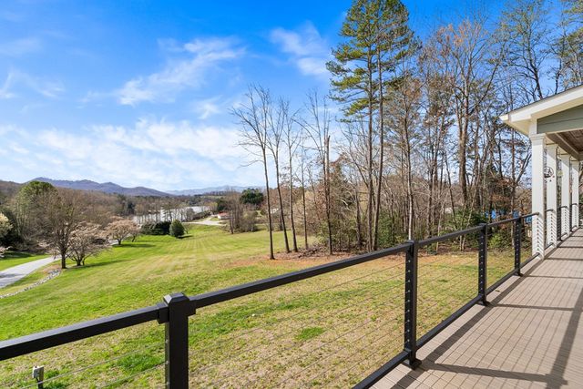 193 Mountain Harbour Drive, Hayesville, NC 28904