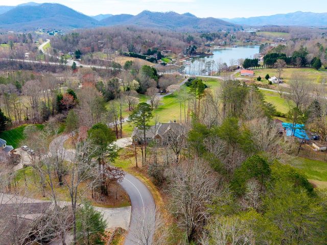 193 Mountain Harbour Drive, Hayesville, NC 28904