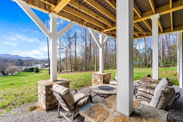 193 Mountain Harbour Drive, Hayesville, NC 28904