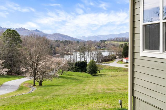 193 Mountain Harbour Drive, Hayesville, NC 28904