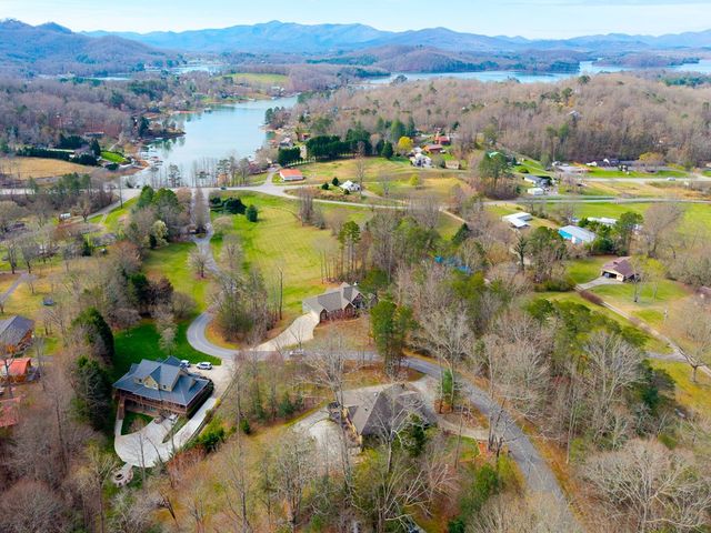 193 Mountain Harbour Drive, Hayesville, NC 28904