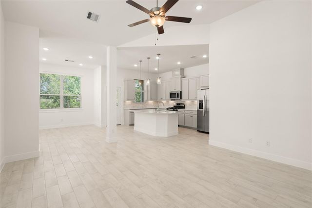 532 Red Cascade Trail, Willis, TX 77318