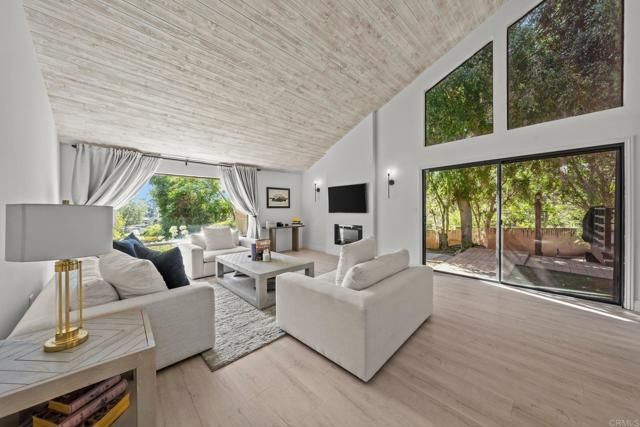 20 Lake Helix Drive, La Mesa, CA 91941