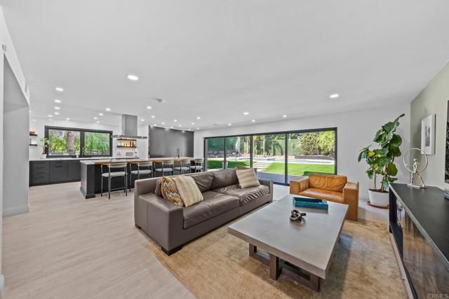 20 Lake Helix Drive, La Mesa, CA 91941