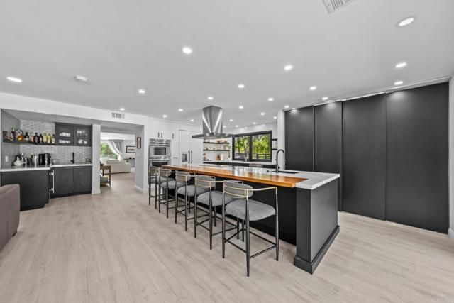 20 Lake Helix Drive, La Mesa, CA 91941