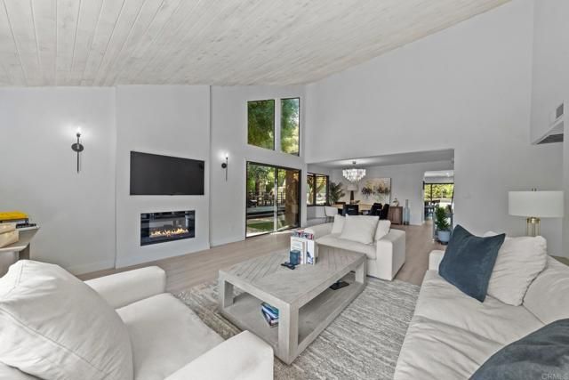 20 Lake Helix Drive, La Mesa, CA 91941