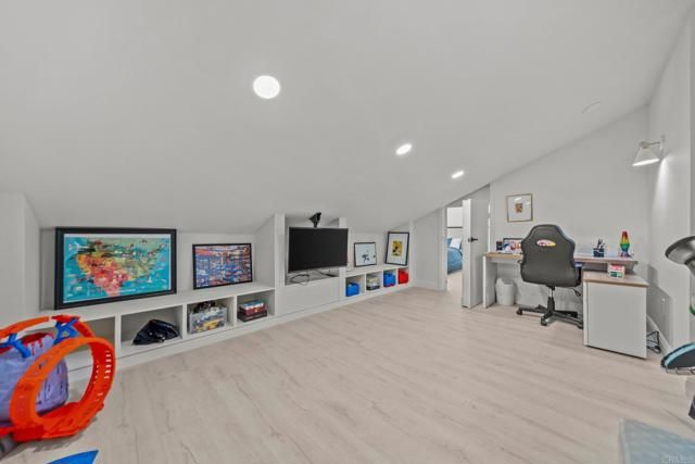 20 Lake Helix Drive, La Mesa, CA 91941