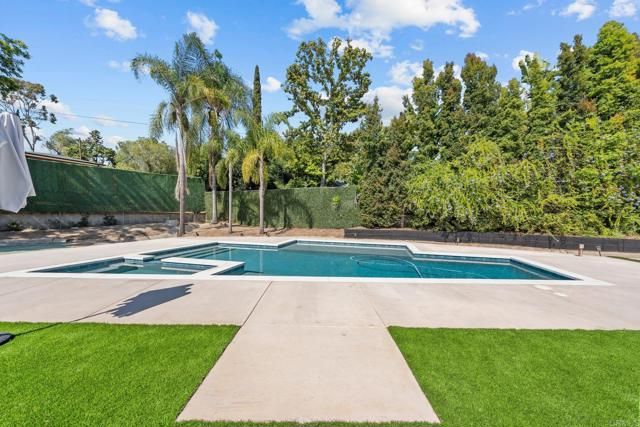 20 Lake Helix Drive, La Mesa, CA 91941