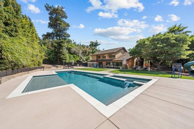 20 Lake Helix Drive, La Mesa, CA 91941