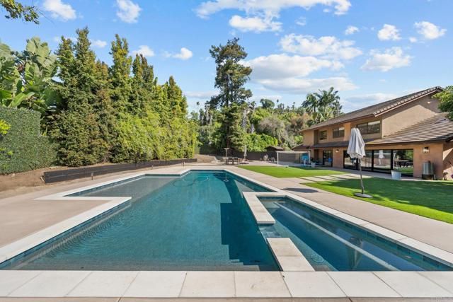 20 Lake Helix Drive, La Mesa, CA 91941