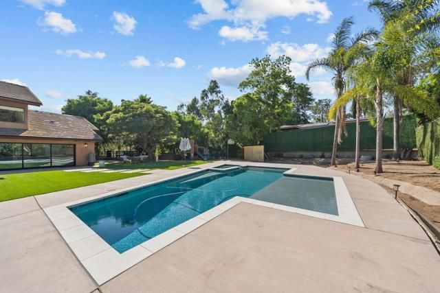 20 Lake Helix Drive, La Mesa, CA 91941