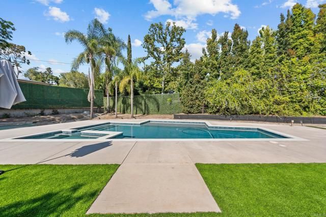 20 Lake Helix Drive, La Mesa, CA 91941