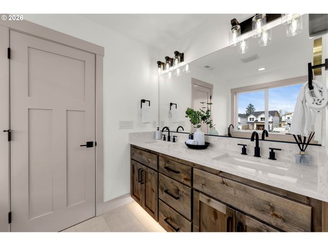 818 Se 35TH St, Battle Ground, WA 98604