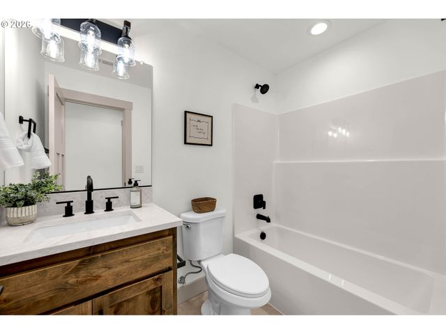 818 Se 35TH St, Battle Ground, WA 98604