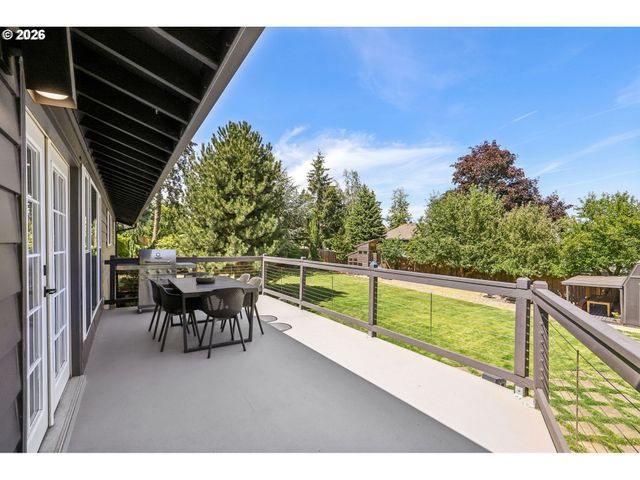 725 MARYLHURST Dr, West Linn, OR 97068