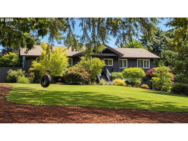 725 MARYLHURST Dr, West Linn, OR 97068