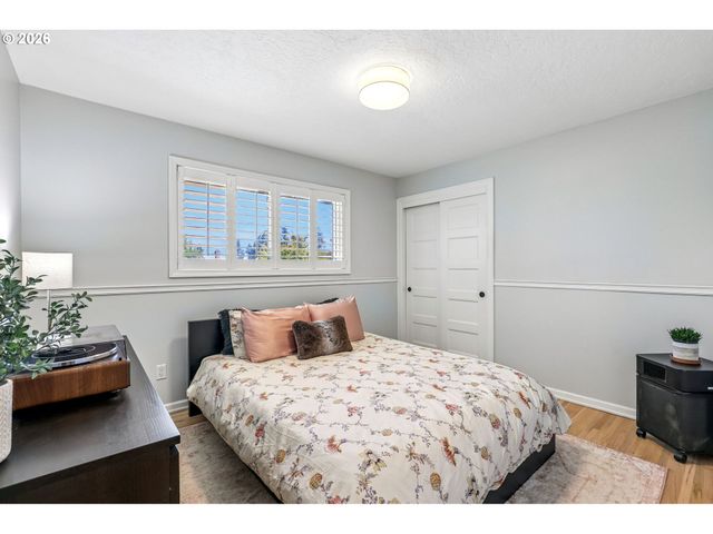 725 MARYLHURST Dr, West Linn, OR 97068
