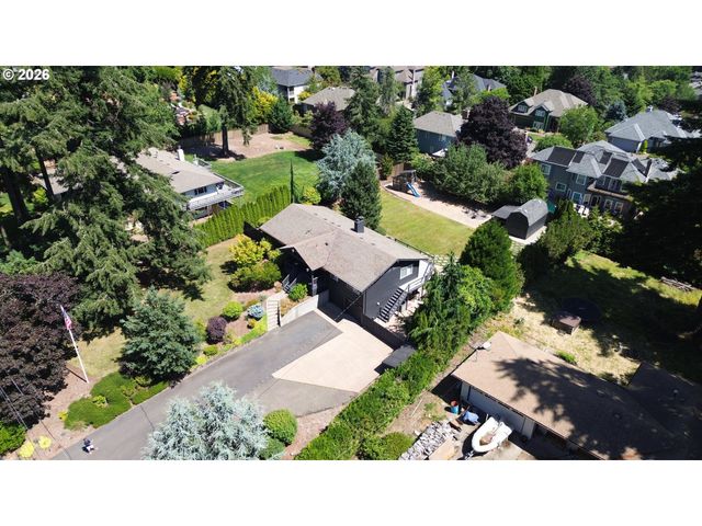 725 MARYLHURST Dr, West Linn, OR 97068