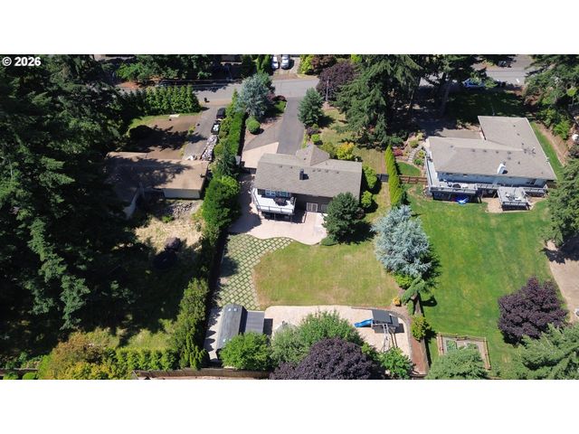 725 MARYLHURST Dr, West Linn, OR 97068