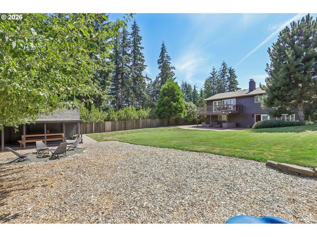 725 MARYLHURST Dr, West Linn, OR 97068