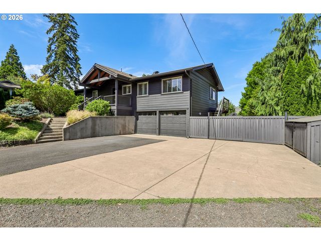 725 MARYLHURST Dr, West Linn, OR 97068