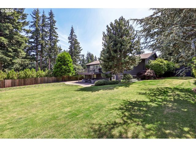 725 MARYLHURST Dr, West Linn, OR 97068