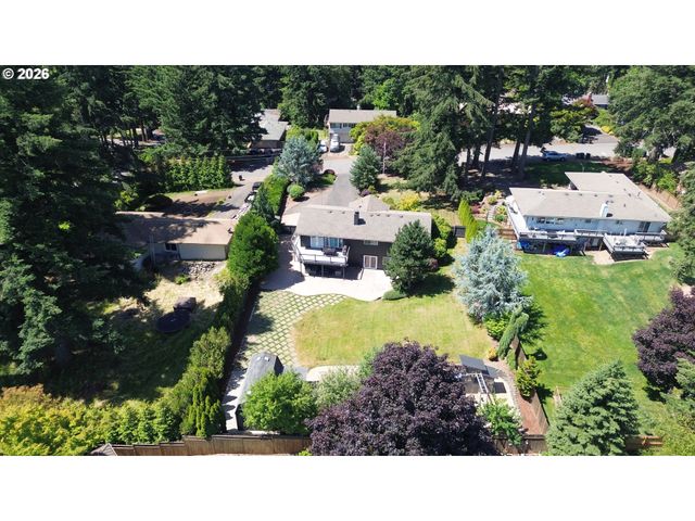 725 MARYLHURST Dr, West Linn, OR 97068