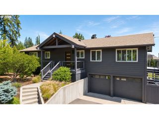 725 MARYLHURST Dr, West Linn, OR 97068