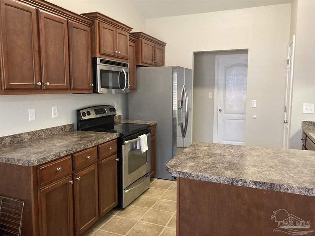 8770 Kennedy Dr, Pensacola, FL 32506