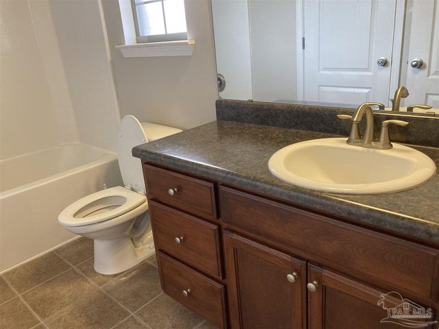 8770 Kennedy Dr, Pensacola, FL 32506