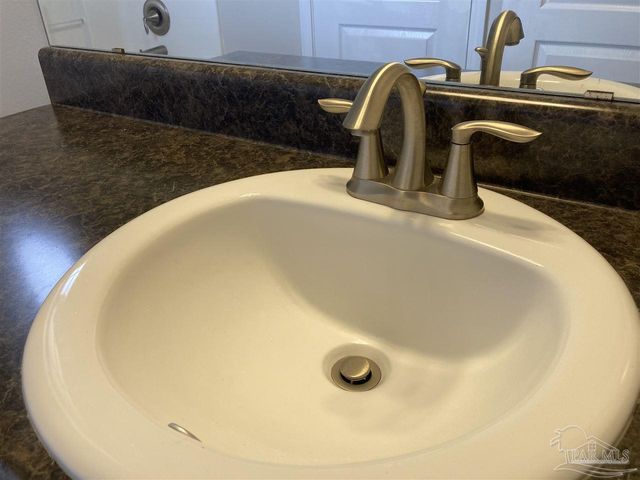 8770 Kennedy Dr, Pensacola, FL 32506