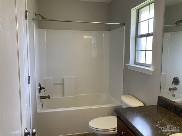 8770 Kennedy Dr, Pensacola, FL 32506