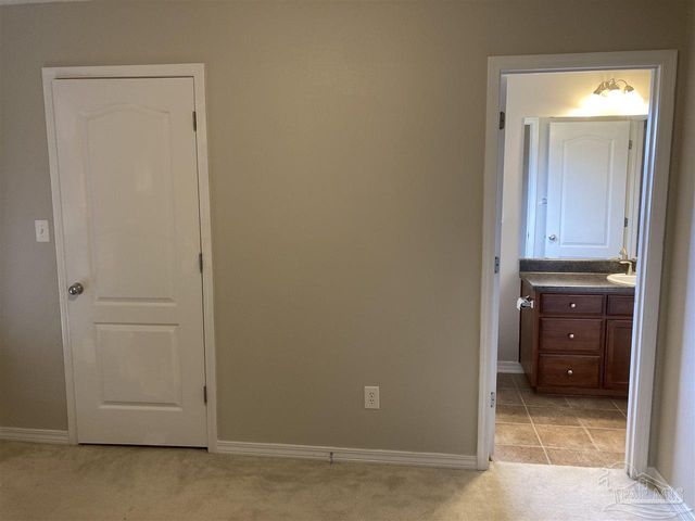 8770 Kennedy Dr, Pensacola, FL 32506