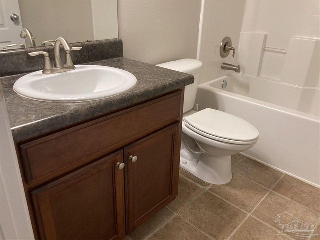 8770 Kennedy Dr, Pensacola, FL 32506