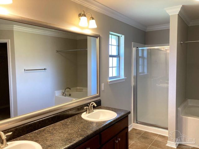 8770 Kennedy Dr, Pensacola, FL 32506